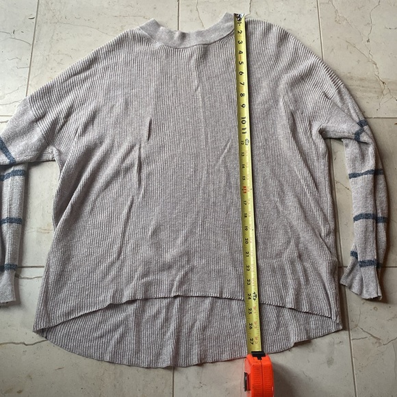 American Eagle Outfitters sweater - Picture 5 of 6